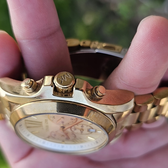 Michael Kors MK5605 Unisex Chronograph 40mm Case Gold Analog Wristwatch - Picture 2 of 9